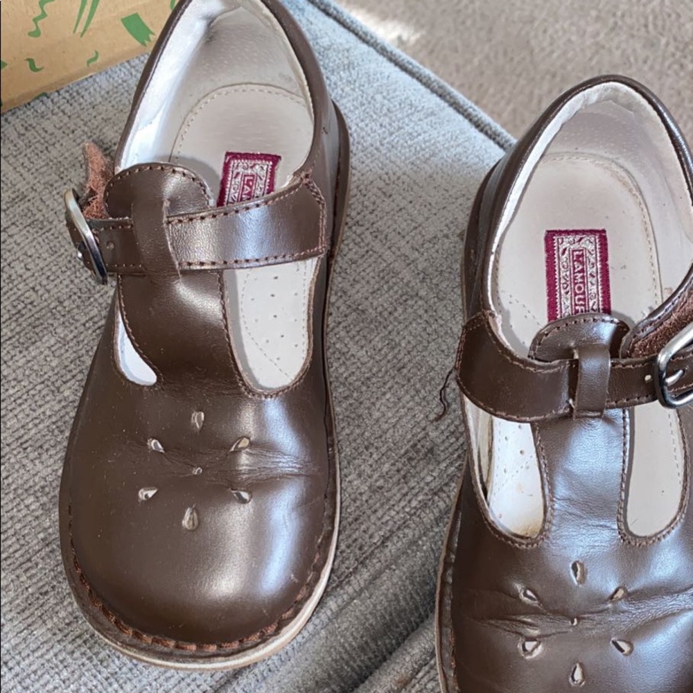Lamour girls brown shoes in good condition